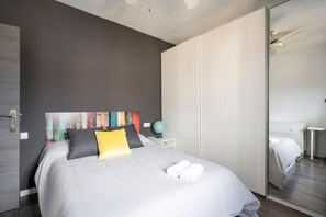 3 bedrooms, desk, iron/ironing board, free WiFi