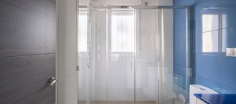 Casa en Granada con Patio Privado y Piscina