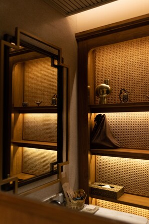 Separate tub and shower, rainfall showerhead, designer toiletries - Hotel Verdigris (Phuket)