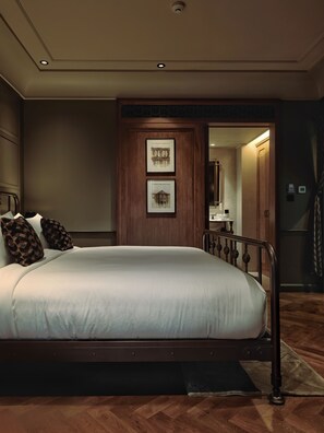 Superior Room | Premium bedding, down comforters, Tempur-Pedic beds, free minibar - Hotel Verdigris (Phuket)