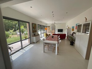 Interior - Villa Contemporaine Avec Piscine . Le 210 (Saint Alban Auriolles)