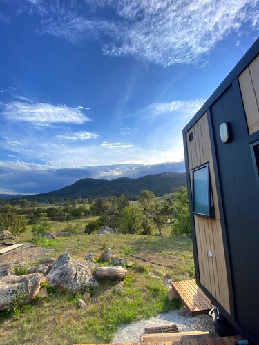 Modern cabin offering incredible views with fire pit, spa and hiking trails.