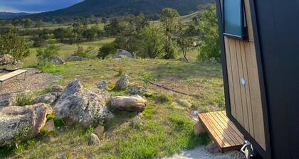 Modern cabin offering incredible views with fire pit, spa and hiking trails.