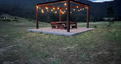 The Nile Farmstay: Modern cabin offering incredible views with fire pit and spa.