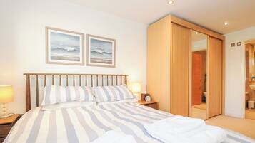 Cottage | 2 bedrooms, individually decorated, individually furnished, free WiFi