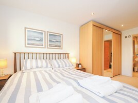 2 habitaciones, decoración personalizada y muebles diferentes 