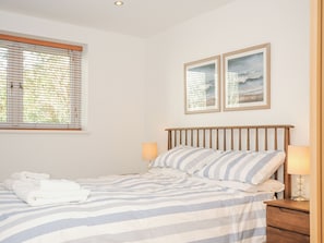 Cottage | 2 bedrooms, individually decorated, individually furnished, free WiFi - Pebbles (Torpoint)