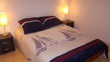 2 chambres, fer et planche à repasser, lit parapluie, Wi-Fi gratuit