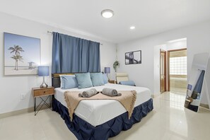 3 chambres, bureau, fer et planche à repasser, lit parapluie