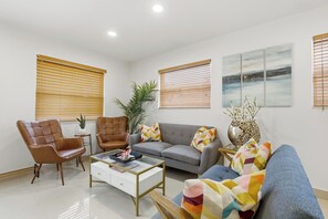 TV connectée, cheminée, baby-foot, table de tennis de table