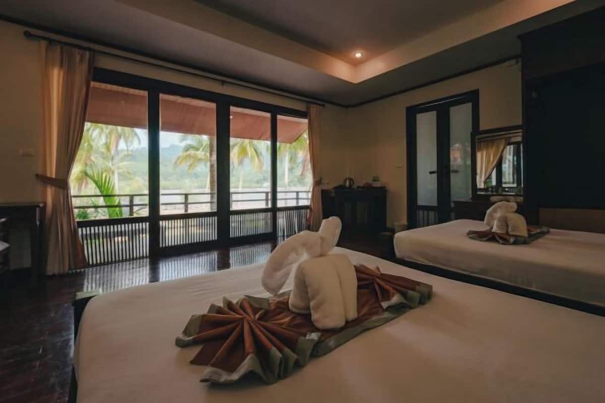 1 bedroom, premium bedding, minibar, desk