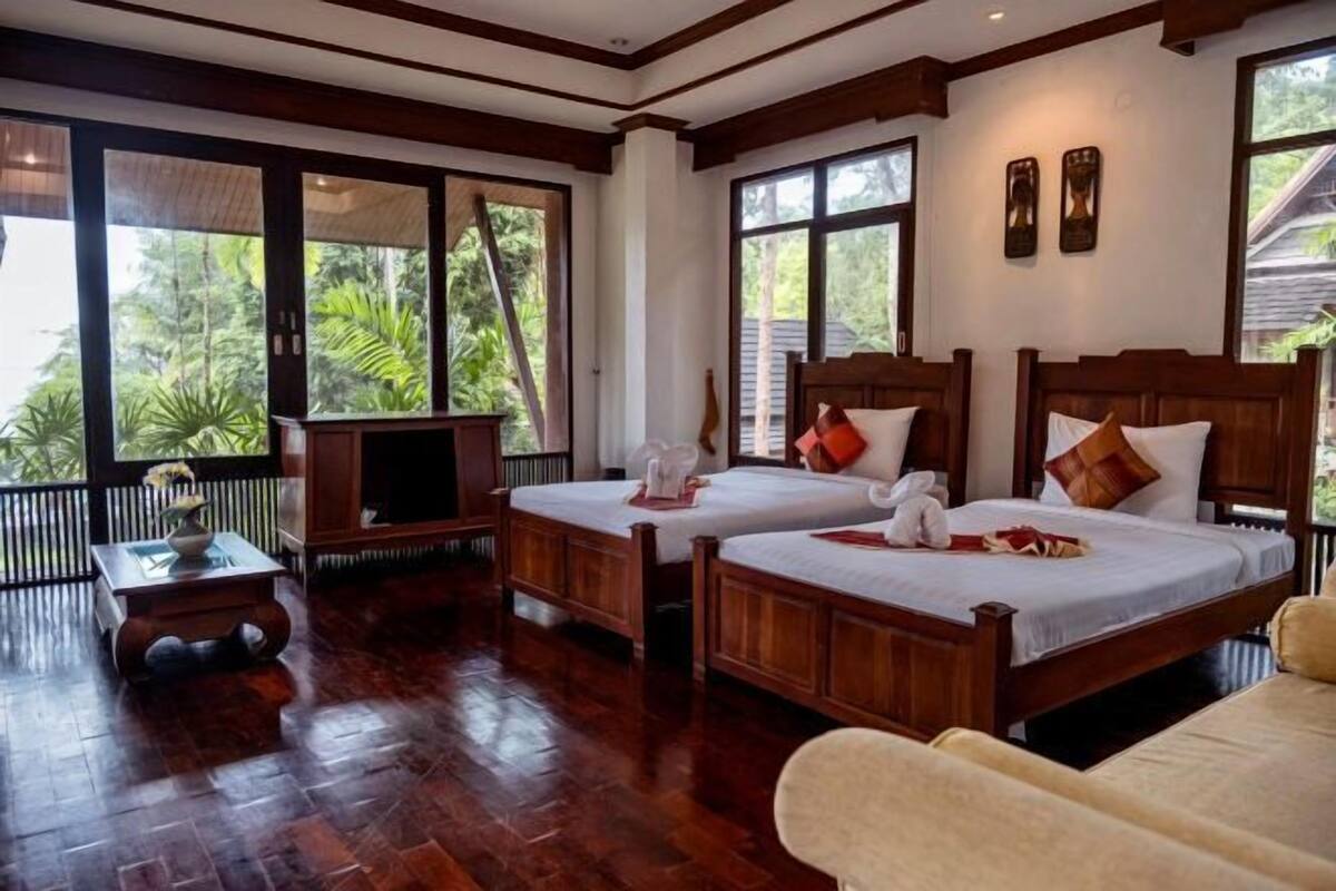 1 bedroom, premium bedding, minibar, desk