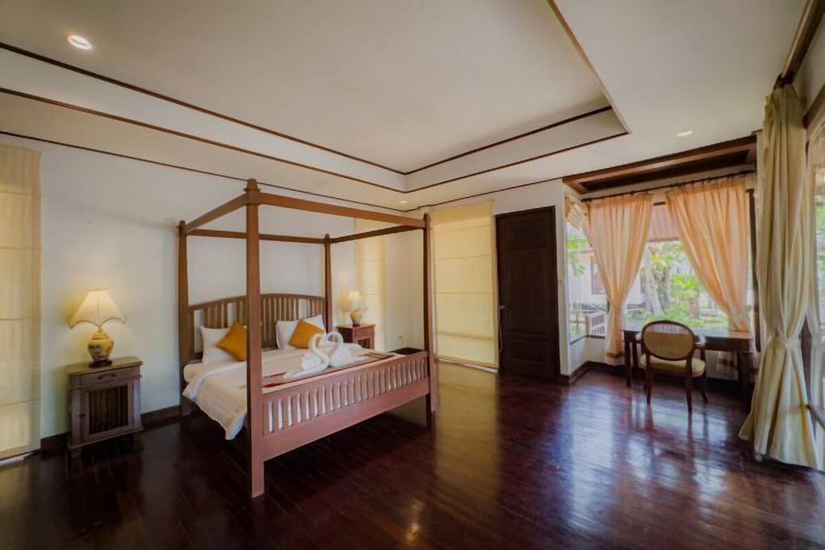 1 bedroom, premium bedding, minibar, desk