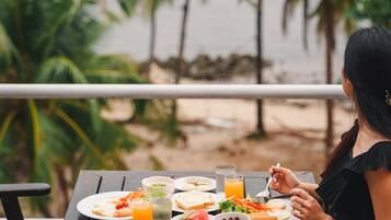 Daily buffet breakfast (THB 200 per person)