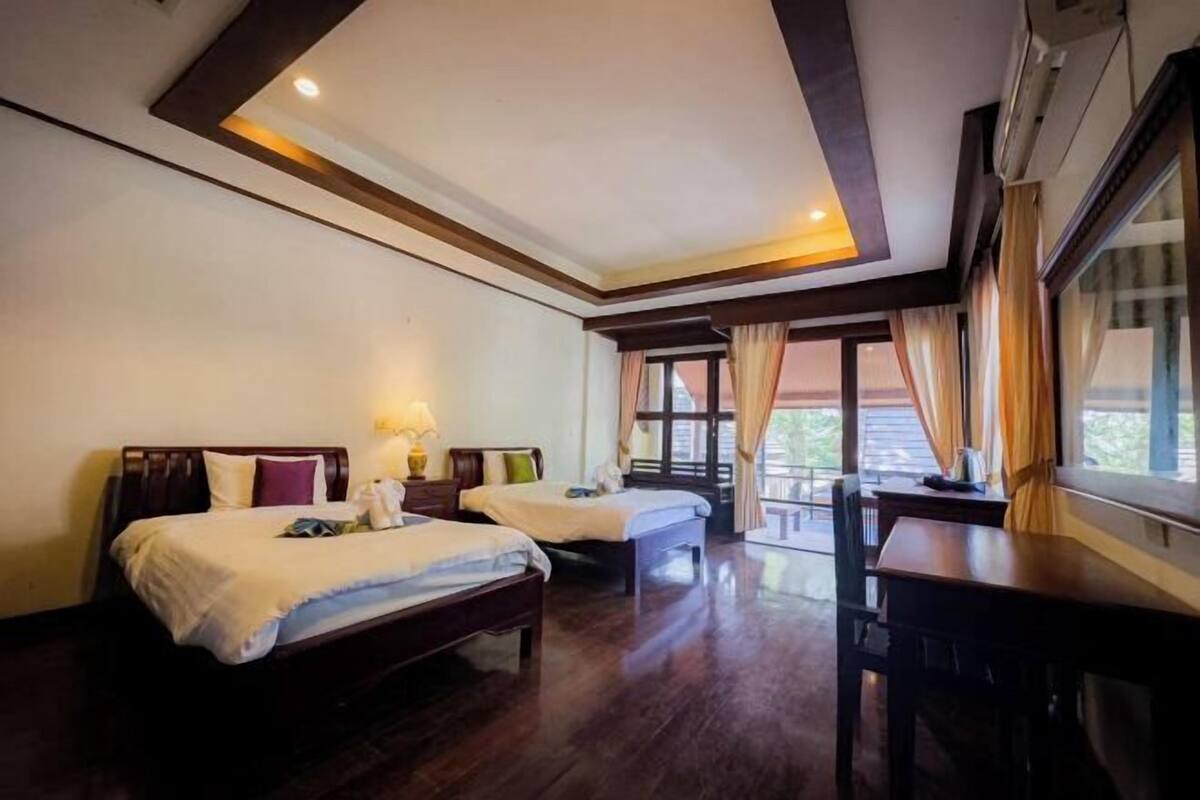 1 bedroom, premium bedding, minibar, desk