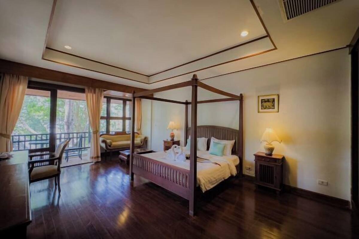 1 bedroom, premium bedding, minibar, desk