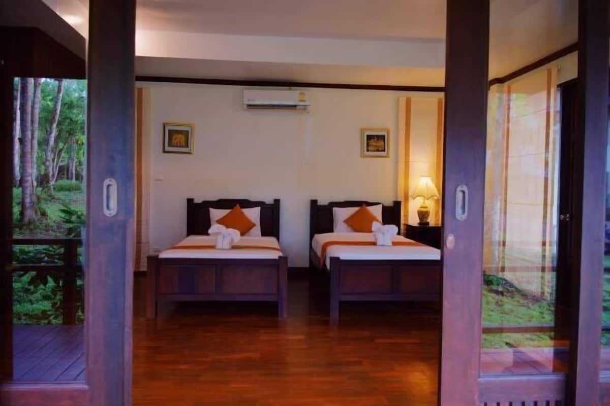 1 bedroom, premium bedding, minibar, desk