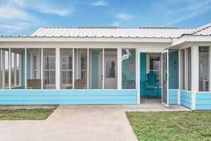 Exterior - Mag Beach Refuge - Bayfront (Port Lavaca)