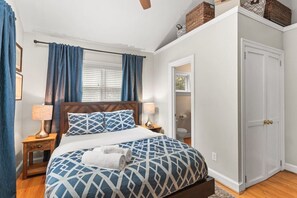 6 bedrooms, desk, iron/ironing board, WiFi