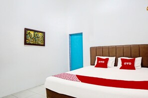 Standard Double Room | Laptop workspace, free WiFi, bed sheets - Hotel O La Khansa Homestay Syariah (Medan)