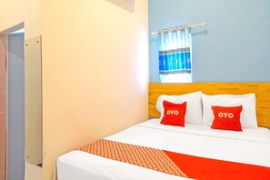 Laptop workspace, free WiFi, bed sheets