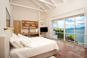 3 Schlafzimmer, Schreibtisch, Bügeleisen/Bügelbrett