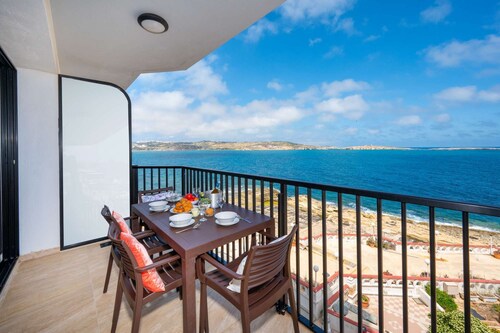 Islet Promenade Seafront Apartment with large Corner Terrace