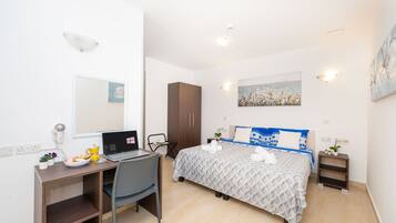 2 bedrooms, desk, iron/ironing board, free WiFi