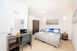 2 bedrooms, desk, iron/ironing board, free WiFi