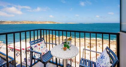 Islet Promenade Seafront Family Apartment with 2 balconies