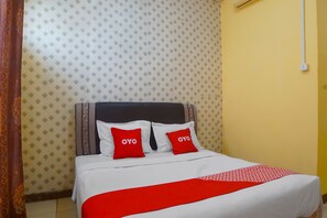 Standard Double Room | Laptop workspace, free WiFi, bed sheets - OYO 92371 Bb House Japaris (Medan)