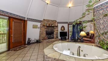 House, 1 Queen Bed, Fireplace | Bathroom | Towels, toilet paper