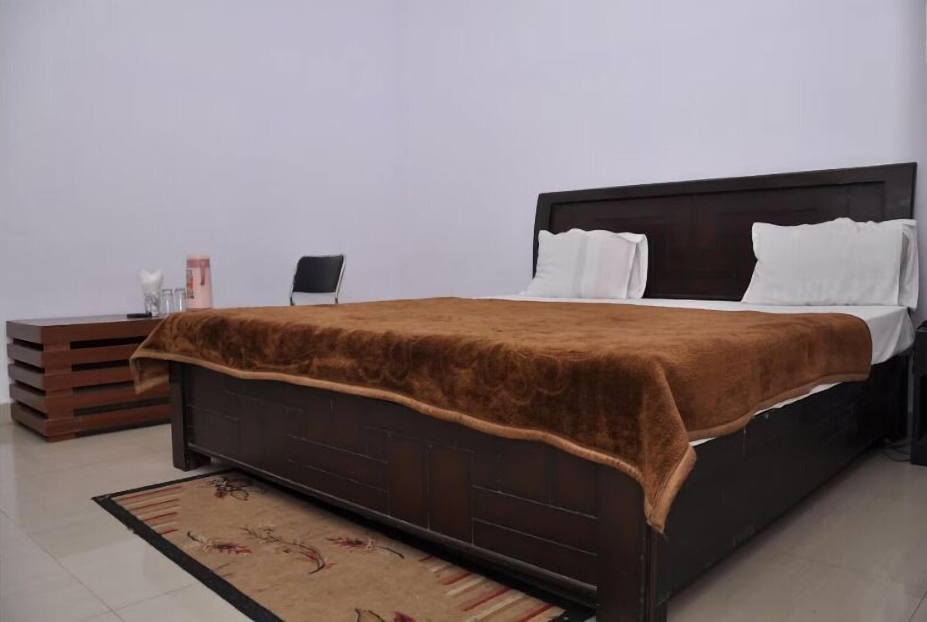 1 bedroom, desk, free WiFi, bed sheets