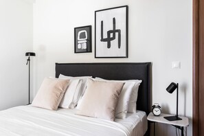 2 bedrooms, desk, iron/ironing board, travel cot - Majestic 3BR Apartment in Chalandri (Chalandri)