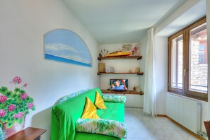 Appartement Familial, plusieurs chambres, côté montagne (Il Nido dell'Artista) | Coin séjour