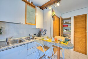 Family Apartment, Multiple Bedrooms, Mountainside (Il Nido dell'Artista) | Private kitchen | Fridge, oven, stovetop, coffee/tea maker - Il Nido Dell'artista (Tenno)