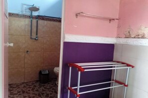 Standard Double Room | Desk, free WiFi, bed sheets - OYO Life 3020 Penginapan Citra Rasa (Plaosan)