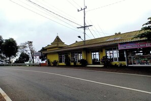 Exterior - OYO Life 3020 Penginapan Citra Rasa (Plaosan)