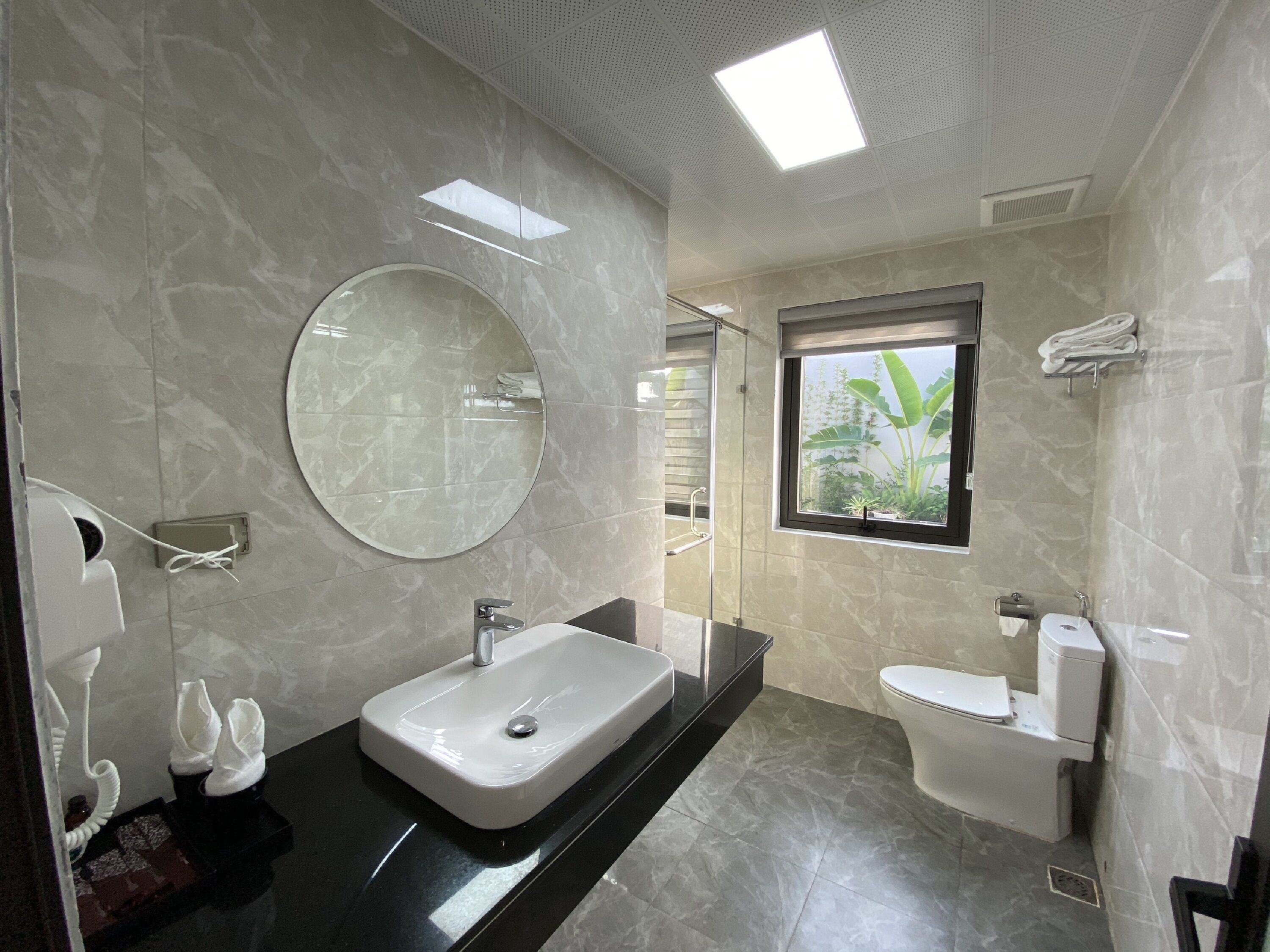 Apartment, Balcony, Sea View | Bathroom | Deep soaking tub, rainfall showerhead, designer toiletries, hair dryer