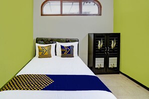 Double Room | Desk, bed sheets - SPOT ON 91716 Kost Yy Syariah (Mojokerto)