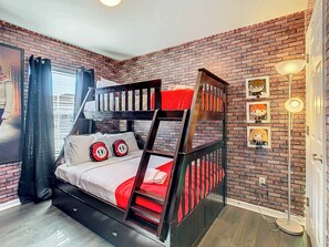 3 habitaciones, tabla de planchar con plancha, cuna de viaje y wifi 