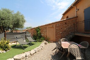Outdoor dining - Gîte Luberon Artemiss Piscine Luberon. (APT)