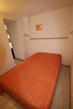 1 bedroom, iron/ironing board, free WiFi - Gîte Luberon Artemiss Piscine Luberon. (APT)