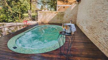 Lichaamsbehandelingen, hotstone-massages, diepe bindweefselmassages
