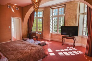 デラックス スイート | 高級寝具、羽毛の掛け布団、セーフティボックス (室内)、客室ごとに異なる装飾