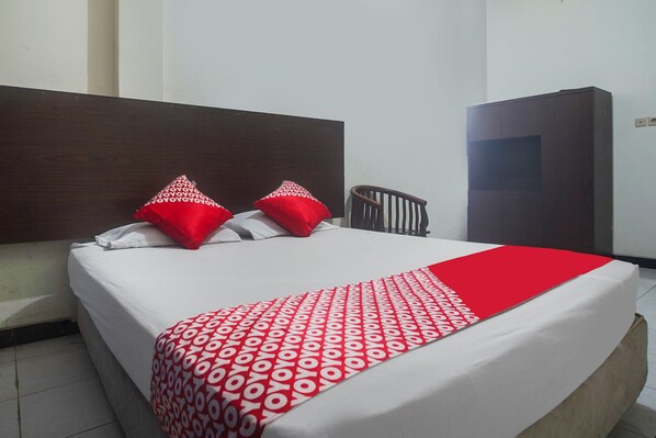 Standard Double Room | Desk, laptop workspace, free WiFi, bed sheets