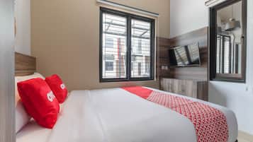 Standard Double Room | Desk, free WiFi, bed sheets
