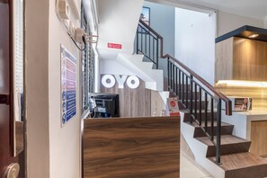 Reception - OYO Life 3246 Walnut Inn G-10 (Karawang)