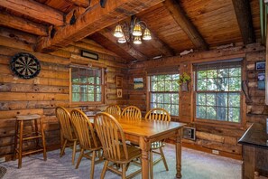 Dining - Great Escape Cabin in Connestee Falls (Brevard)