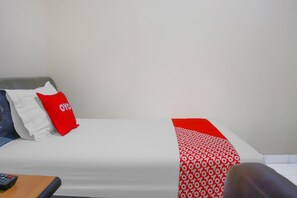 Laptop workspace, free WiFi, bed sheets